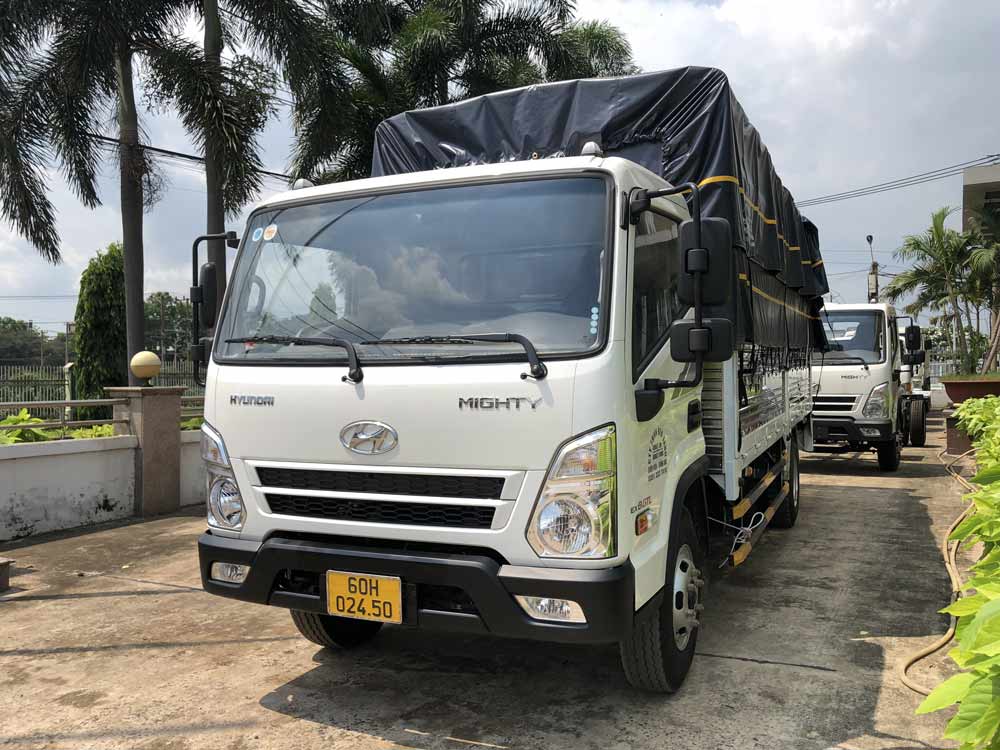 Xe tải Hyundai Ex8 GTL thùng mui bạt bửng nâng 8 tấn
