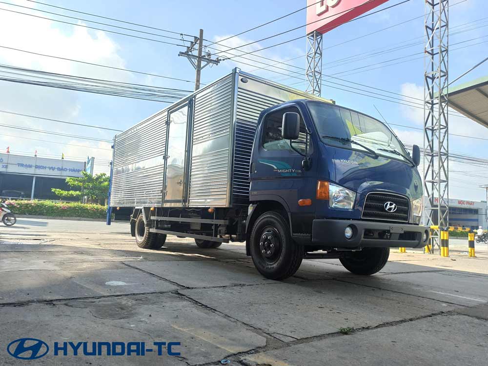 Xe tải thùng kín bửng nâng 7 tấn Hyundai Mighty 110XL