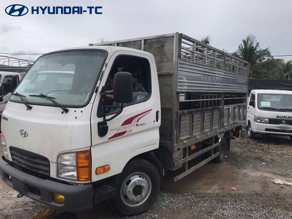 Giá xe tải chở heo 2.5 tấn Hyundai Mighty N250SL